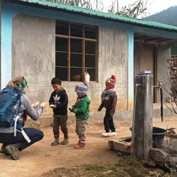 local kids meet during your trek in Sandakphu Singalila Ridge